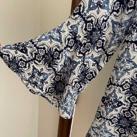 New Directions Top Blouse Bell Sleeves - Picture 7 of 9